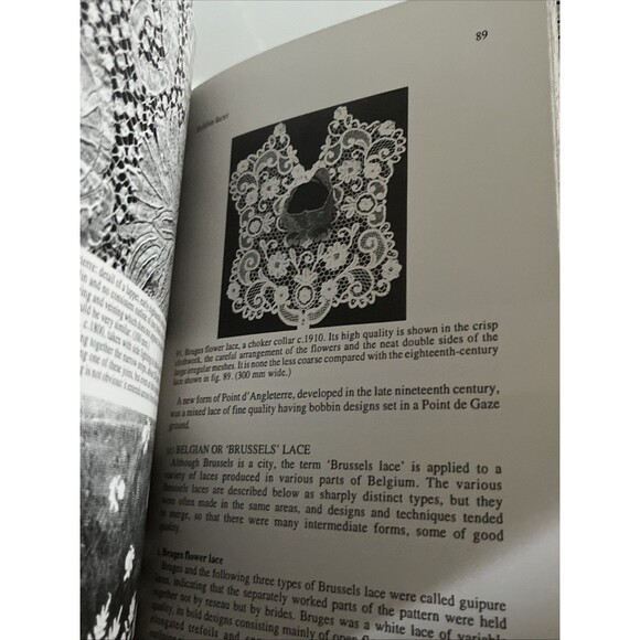 Lot of 2 Identification of Lace Guide, Linens, Care Stitches Soft Cover Books - Picture 6 of 6